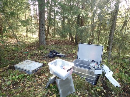 Transport boxes with built-in sensors for earthquake research