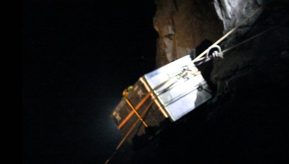 Cajas en expedición de buceo